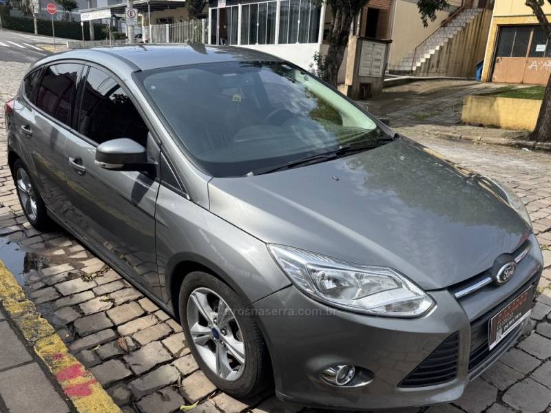 FORD - FOCUS - 2014/2015 - Cinza - Sob Consulta