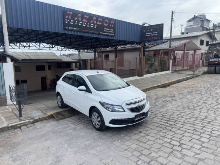 CHEVROLET - ONIX - 2013/2012 - Branca - Sob Consulta
