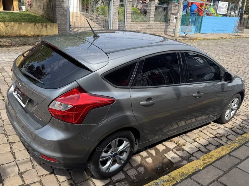 FORD - FOCUS - 2014/2015 - Cinza - Sob Consulta