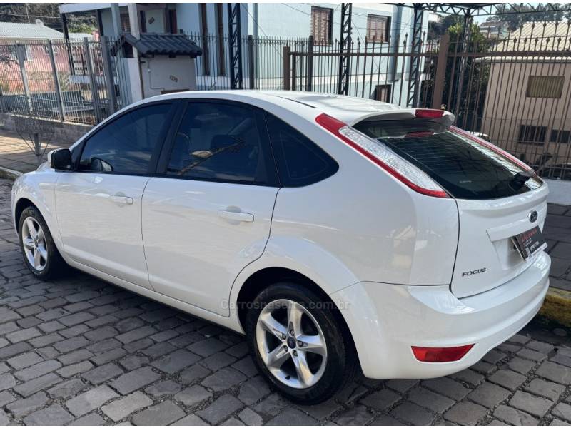 FORD - FOCUS - 2012/2013 - Branca - Sob Consulta