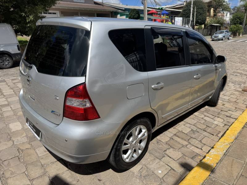 NISSAN - LIVINA - 2013/2013 - Prata - R$ 35.900,00